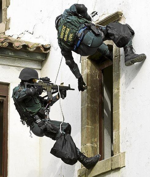 La Guardia Civil Durante Una De Sus Operaciones