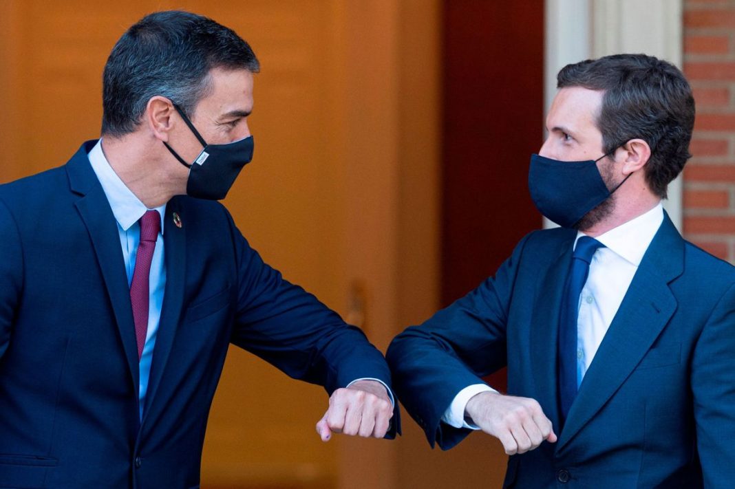 Pedro Sánchez y Pablo Casado, en La Moncloa.