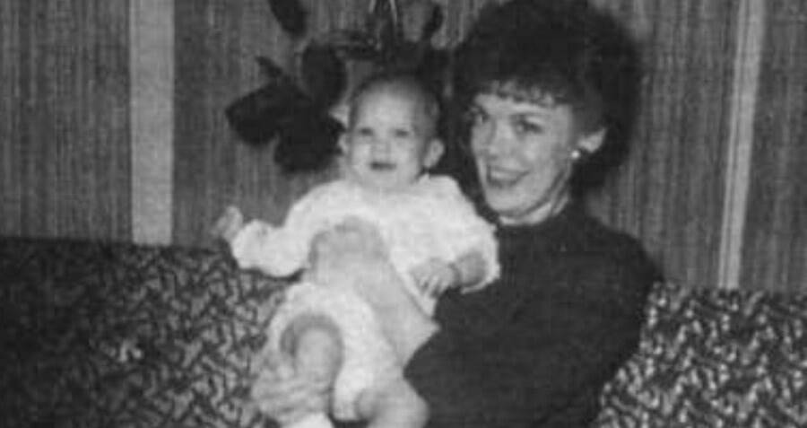 Joyce Dahmer Junto A Su Hijo Jeffrey