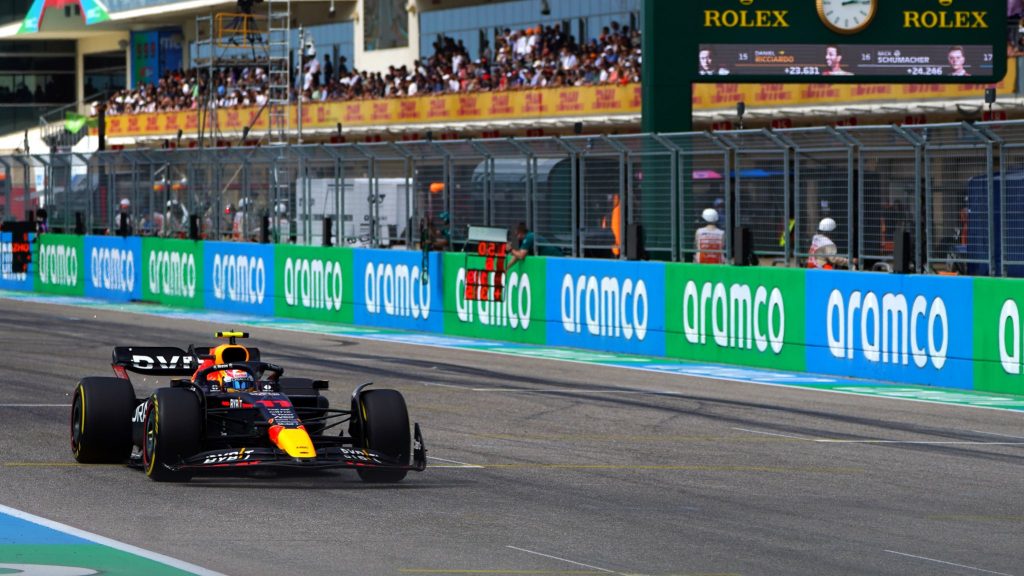 Checho PÉRez Pasando Por La Recta Principal. Desastre De Carlos Sainz. 