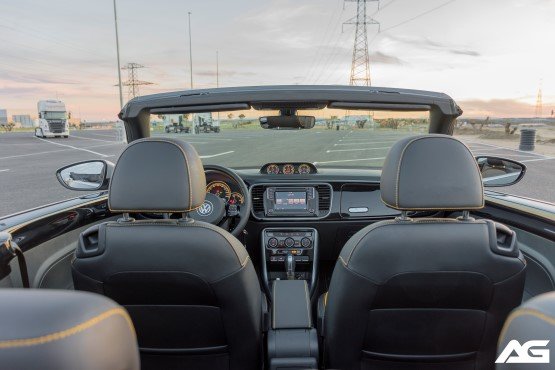 Vw-Beetle-Dune-Cabrio-Interior-00-Adictos-A-La-Gasolina