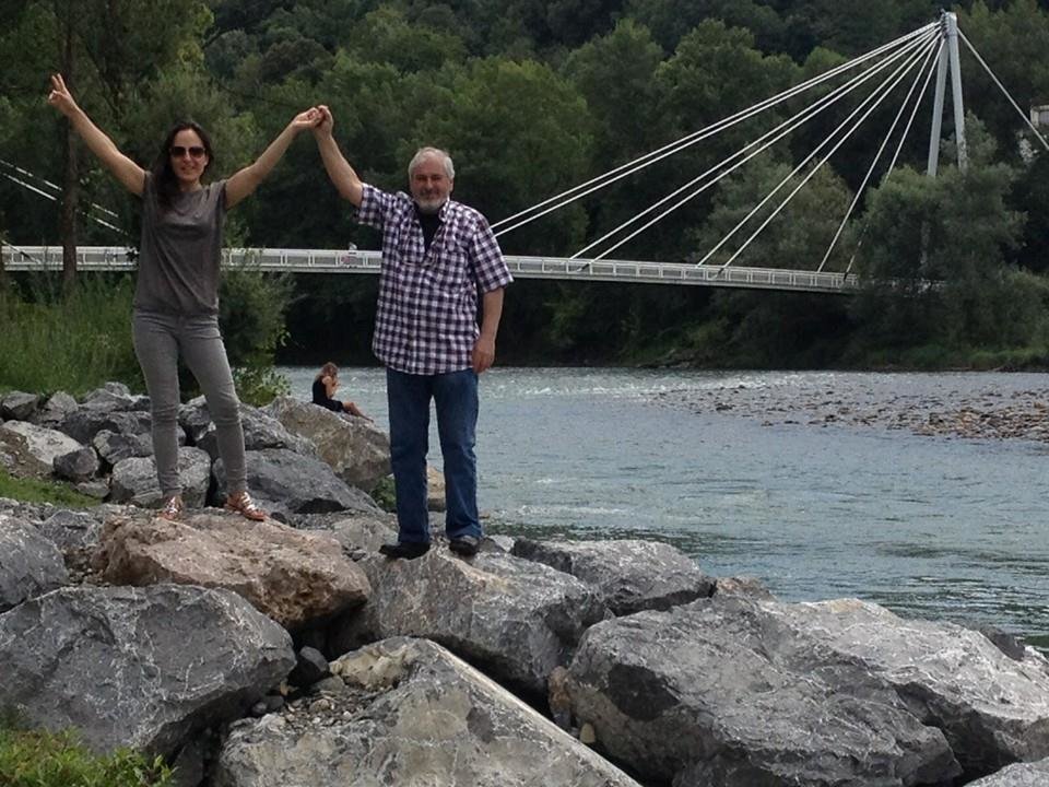 Manuela Y Su Padre, TambiÉN Asesinado, Posan Juntos