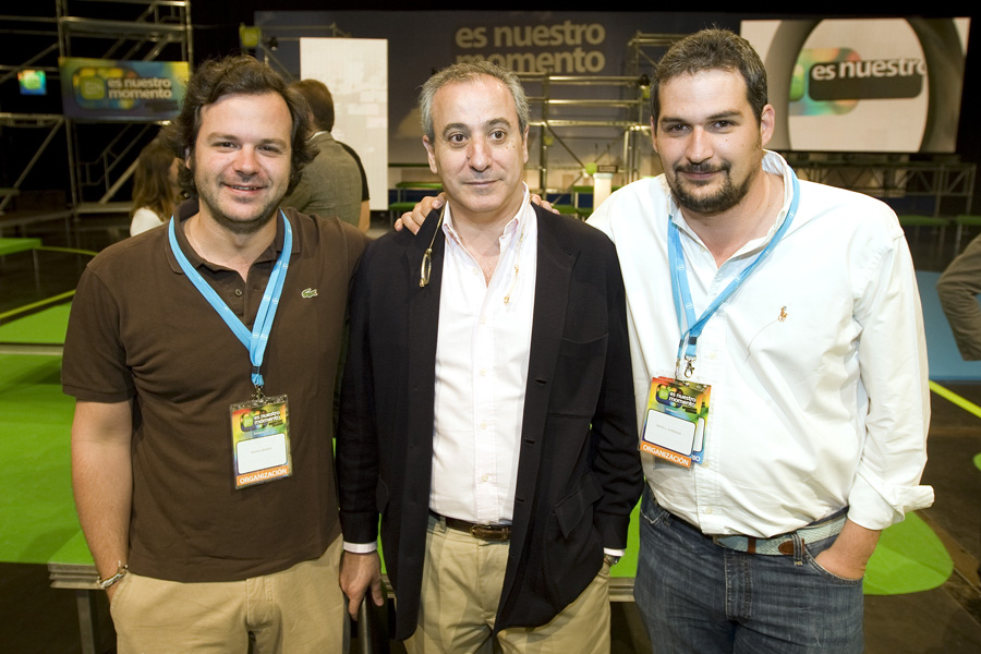 Juan Carlos Vera, En El Centro, En Un Congreso De Nngg Del Pp